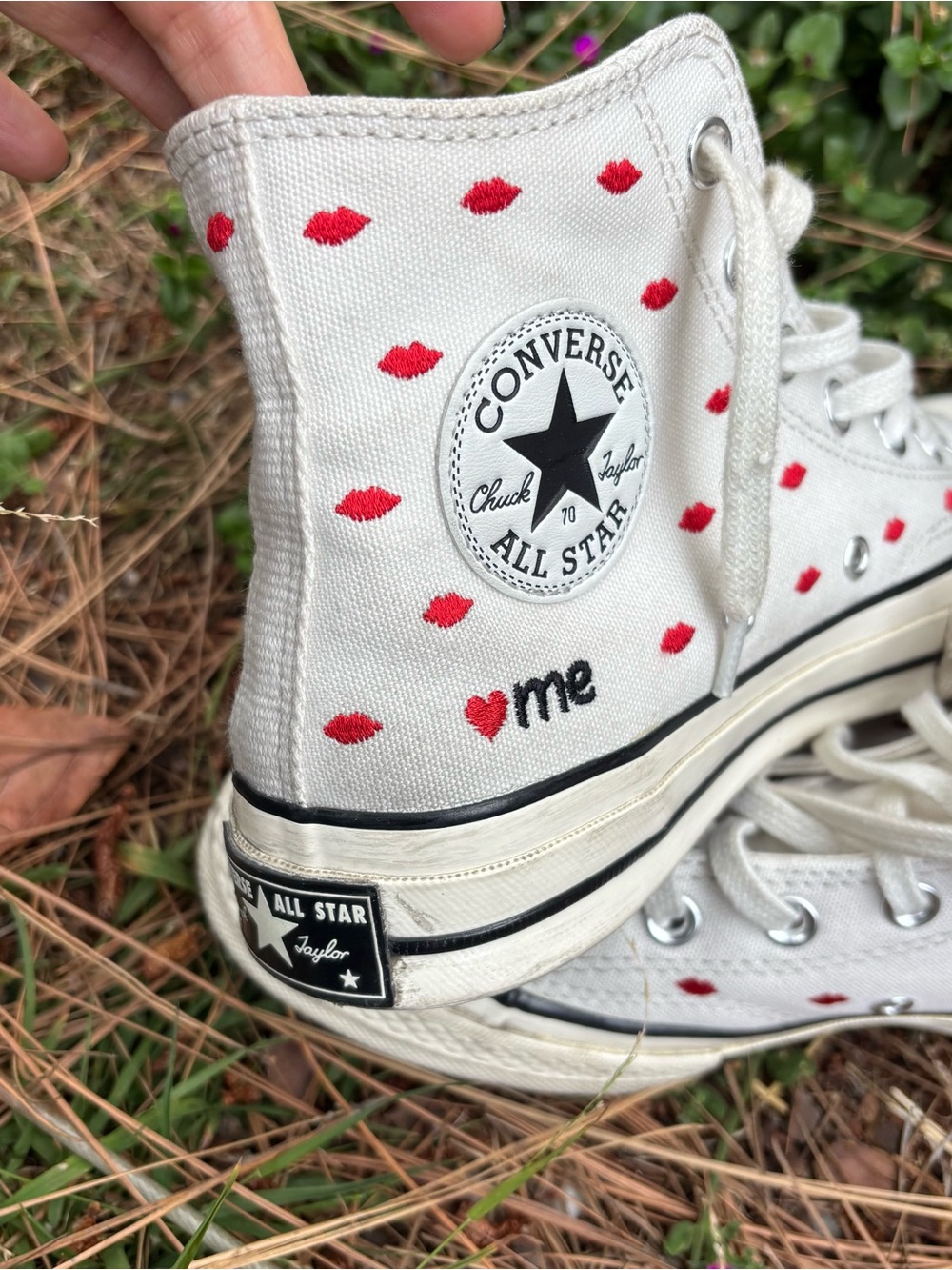 Converse Limited Edition White High-Top Canvas Sneakers With Red Lip Print - Picture 4 of 12